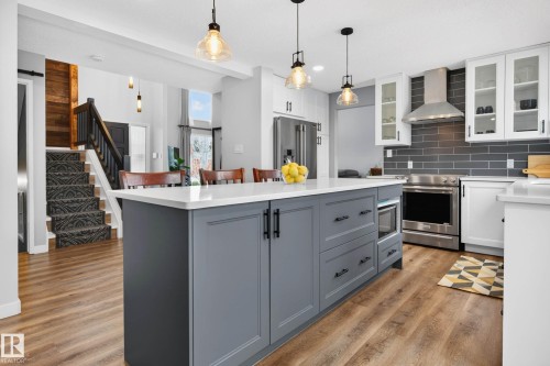 6118 37A Avenue, Edmonton, AB - Indoor Photo Showing Kitchen With Upgraded Kitchen