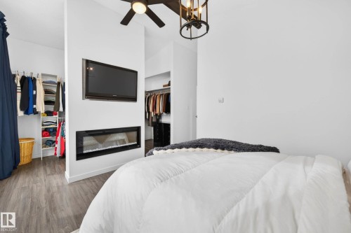 6118 37A Avenue, Edmonton, AB - Indoor Photo Showing Bedroom