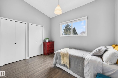 6118 37A Avenue, Edmonton, AB - Indoor Photo Showing Bedroom
