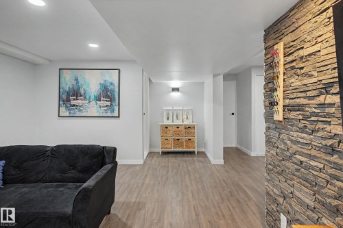 6118 37A Avenue, Edmonton, AB - Indoor