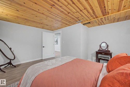 6118 37A Avenue, Edmonton, AB - Indoor Photo Showing Bedroom