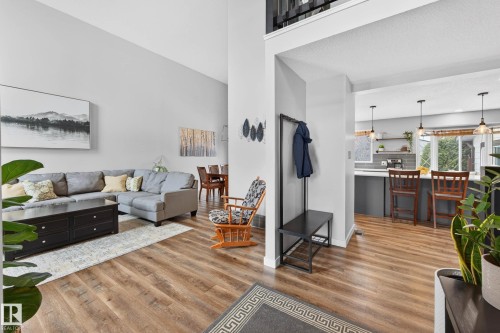 6118 37A Avenue, Edmonton, AB - Indoor Photo Showing Living Room