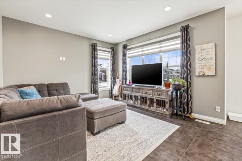 17963 78 Street, Edmonton, AB - Indoor Photo Showing Living Room
