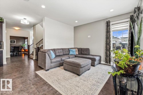 17963 78 Street, Edmonton, AB - Indoor Photo Showing Living Room