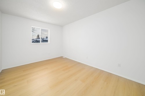 1576 Mill Woods Road E, Edmonton, AB - Indoor Photo Showing Other Room