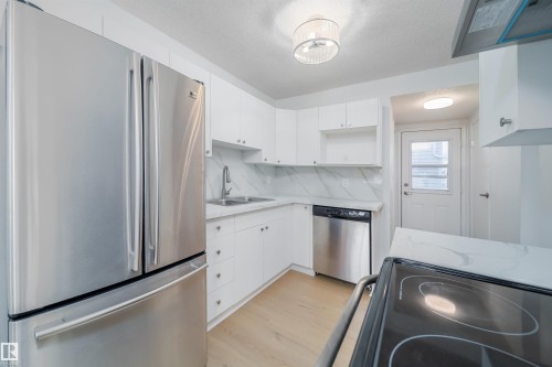1576 Mill Woods Road E, Edmonton, AB - Indoor Photo Showing Kitchen