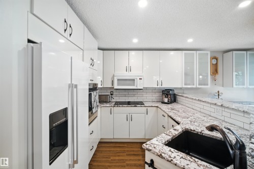 4632 151 Street Nw, Edmonton, AB - Indoor Photo Showing Kitchen With Upgraded Kitchen