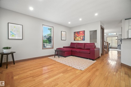 4632 151 Street Nw, Edmonton, AB - Indoor Photo Showing Living Room