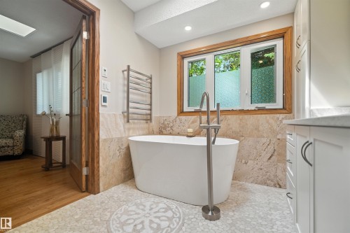 4632 151 Street Nw, Edmonton, AB - Indoor Photo Showing Bathroom