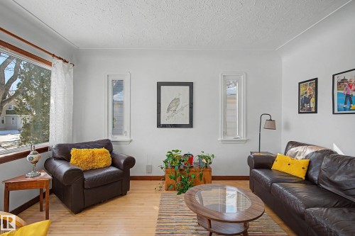 12140 91 Street, Edmonton, AB - Indoor Photo Showing Living Room