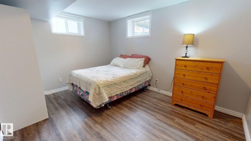 10655 52 Street, Edmonton, AB - Indoor Photo Showing Bedroom