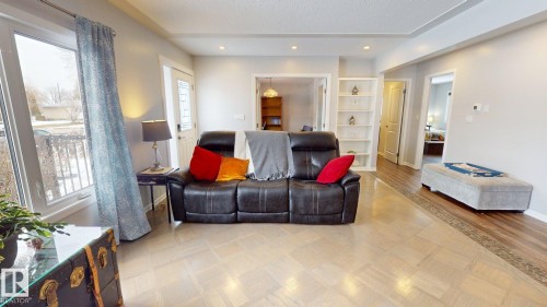 10655 52 Street, Edmonton, AB - Indoor Photo Showing Living Room