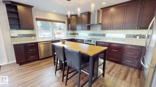 10655 52 Street, Edmonton, AB - Indoor Photo Showing Kitchen With Stainless Steel Kitchen With Upgraded Kitchen