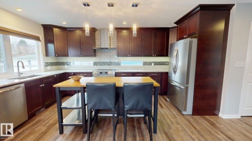 10655 52 Street, Edmonton, AB - Indoor Photo Showing Kitchen With Stainless Steel Kitchen With Upgraded Kitchen