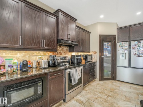 876 Hodgins Road, Edmonton, AB - Indoor Photo Showing Kitchen