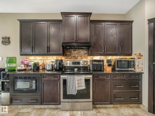 876 Hodgins Road, Edmonton, AB - Indoor Photo Showing Kitchen