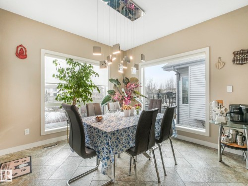 876 Hodgins Road, Edmonton, AB - Indoor Photo Showing Dining Room