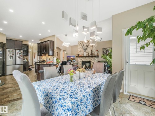 876 Hodgins Road, Edmonton, AB - Indoor Photo Showing Dining Room