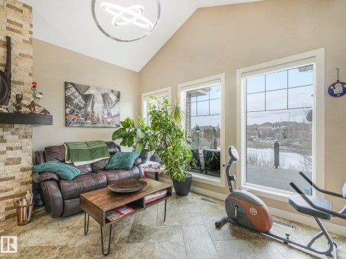 876 Hodgins Road, Edmonton, AB - Indoor Photo Showing Living Room