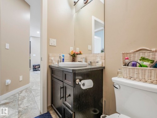 876 Hodgins Road, Edmonton, AB - Indoor Photo Showing Bathroom