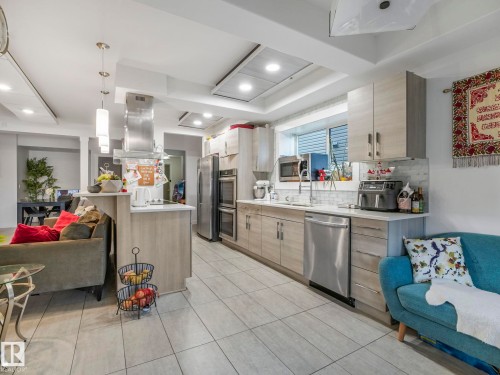 876 Hodgins Road, Edmonton, AB - Indoor Photo Showing Kitchen With Stainless Steel Kitchen