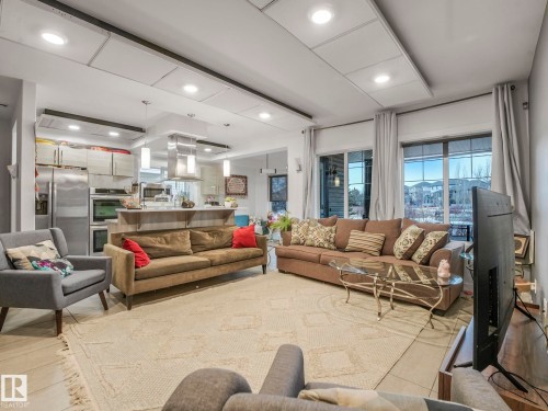 876 Hodgins Road, Edmonton, AB - Indoor Photo Showing Living Room