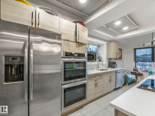 876 Hodgins Road, Edmonton, AB - Indoor Photo Showing Kitchen With Stainless Steel Kitchen With Upgraded Kitchen