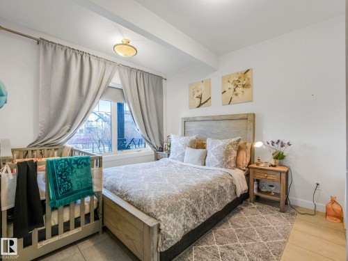 876 Hodgins Road, Edmonton, AB - Indoor Photo Showing Bedroom