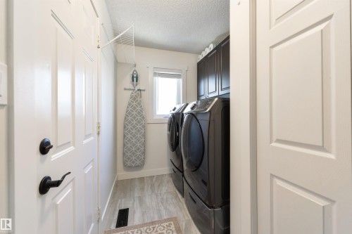 462 Ormsby Road W, Edmonton, AB - Indoor Photo Showing Laundry Room