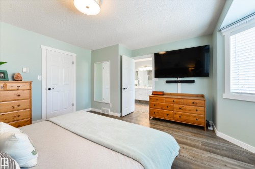 462 Ormsby Road W, Edmonton, AB - Indoor Photo Showing Bedroom