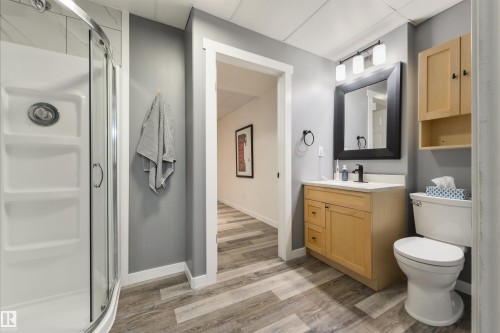 462 Ormsby Road W, Edmonton, AB - Indoor Photo Showing Bathroom