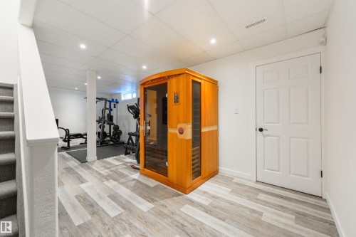462 Ormsby Road W, Edmonton, AB - Indoor