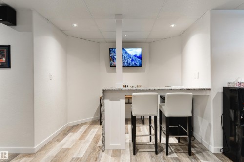 462 Ormsby Road W, Edmonton, AB - Indoor