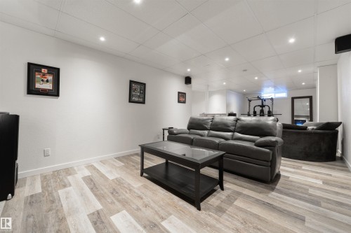 462 Ormsby Road W, Edmonton, AB - Indoor