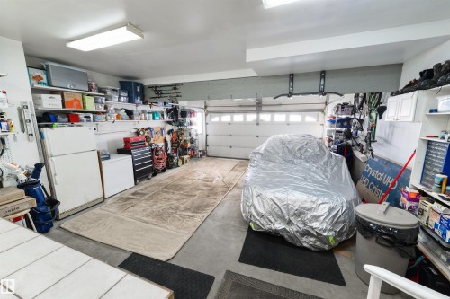 462 Ormsby Road W, Edmonton, AB - Indoor Photo Showing Garage