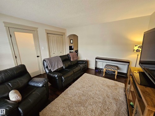 2911 15 Street, Edmonton, AB - Indoor Photo Showing Living Room