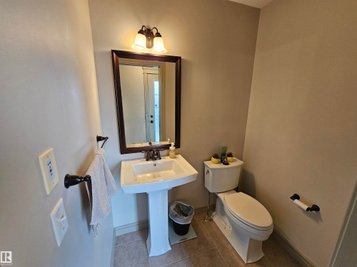 2911 15 Street, Edmonton, AB - Indoor Photo Showing Bathroom
