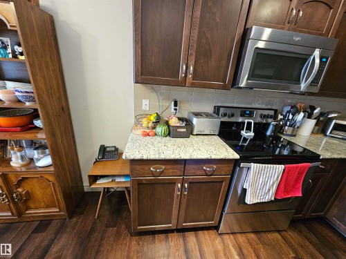 2911 15 Street, Edmonton, AB - Indoor Photo Showing Kitchen