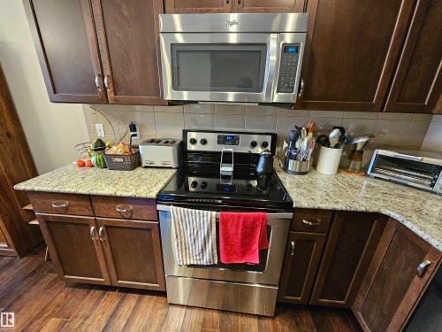 2911 15 Street, Edmonton, AB - Indoor Photo Showing Kitchen