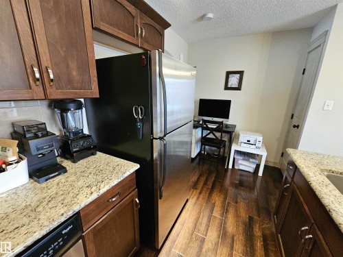 2911 15 Street, Edmonton, AB - Indoor Photo Showing Kitchen