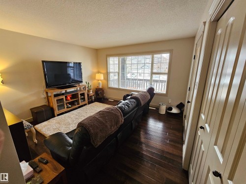 2911 15 Street, Edmonton, AB - Indoor Photo Showing Living Room