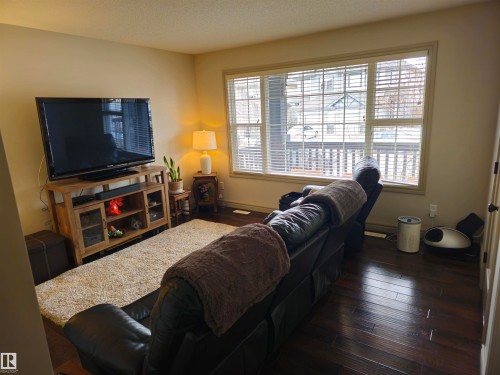 2911 15 Street, Edmonton, AB - Indoor Photo Showing Living Room