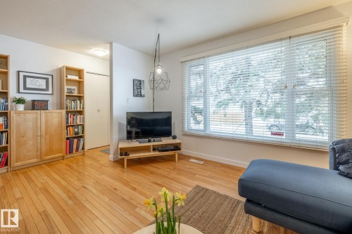 14611 115 Street, Edmonton, AB - Indoor Photo Showing Living Room