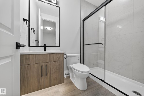 2010 Collip Crescent, Edmonton, AB - Indoor Photo Showing Bathroom