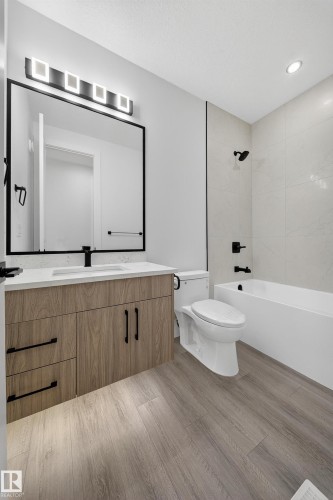 2010 Collip Crescent, Edmonton, AB - Indoor Photo Showing Bathroom