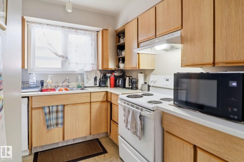 53 1904 48 Street, Edmonton, AB - Indoor Photo Showing Kitchen With Double Sink