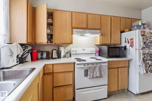 53 1904 48 Street, Edmonton, AB - Indoor Photo Showing Kitchen