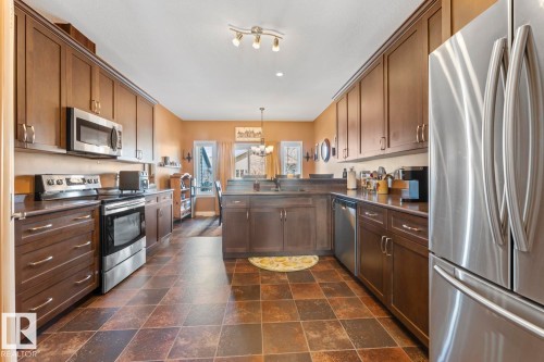 2908 Goldenrod Gate, Cold Lake, AB - Indoor Photo Showing Kitchen