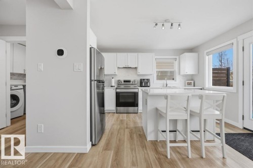 21360 90 Avenue, Edmonton, AB - Indoor Photo Showing Kitchen