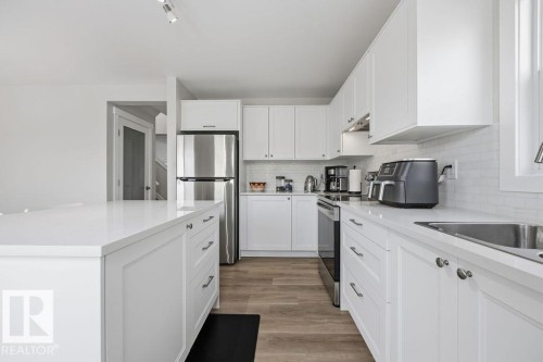 21360 90 Avenue, Edmonton, AB - Indoor Photo Showing Kitchen